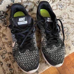 Woman’s size 9 air max.  Great shape.